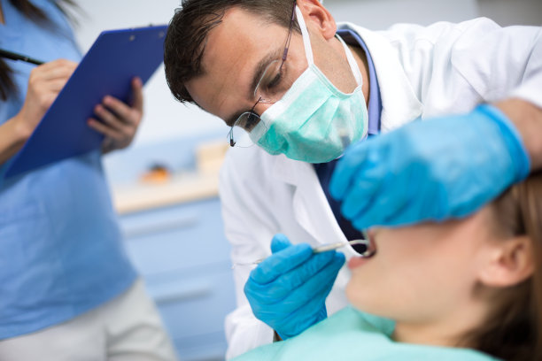 Understanding the Benefits and Risks of Dental Implants for Improved Oral Health and Quality of Life